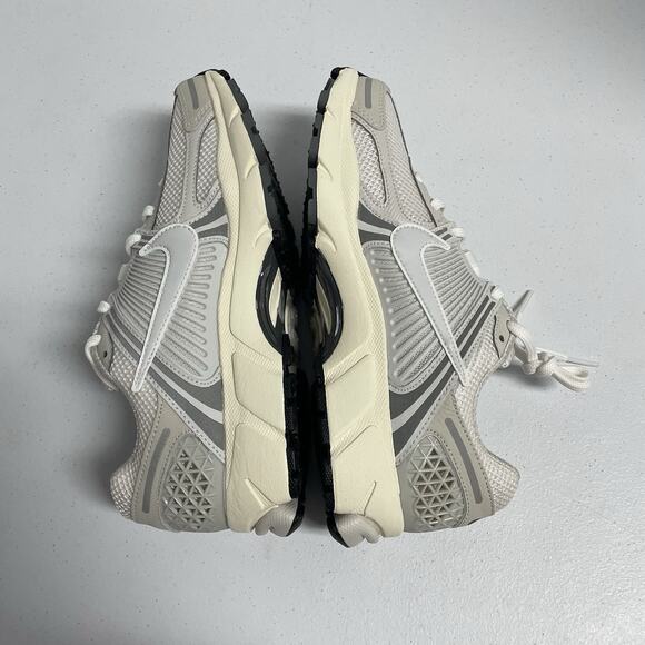 Athletic_Shoes